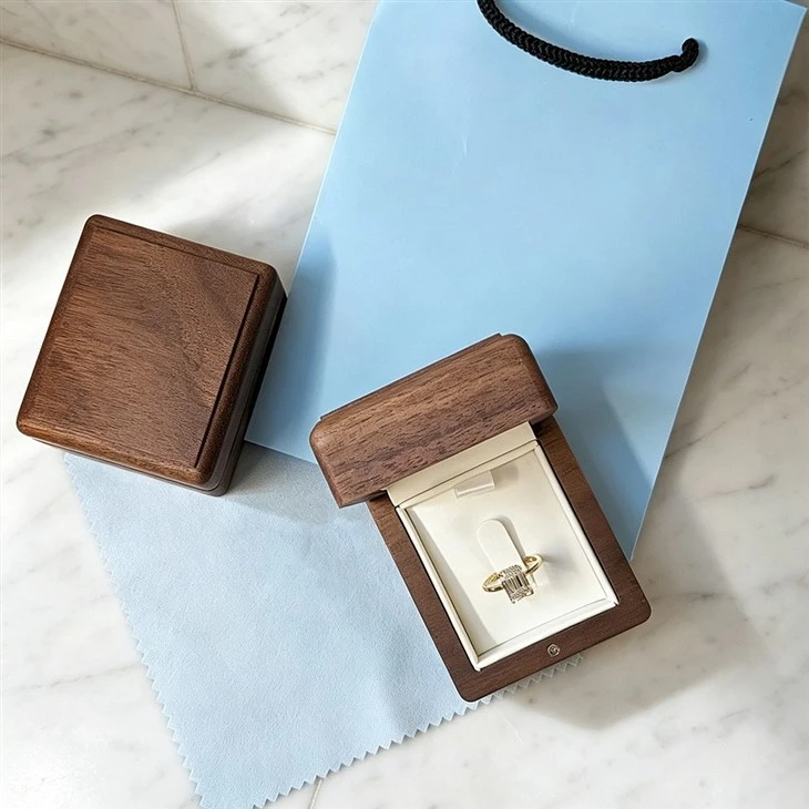 Walnut Ring Box With Lining manufacturers